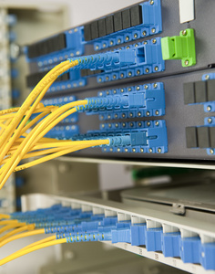 現(xiàn)代服務(wù)器機(jī)房?jī)?nèi)部數(shù)據(jù)中心, 網(wǎng)絡(luò)網(wǎng)絡(luò)和互聯(lián)網(wǎng)通信技術(shù), 大數(shù)據(jù)存儲(chǔ)和云服務(wù)概念, 3d 渲染